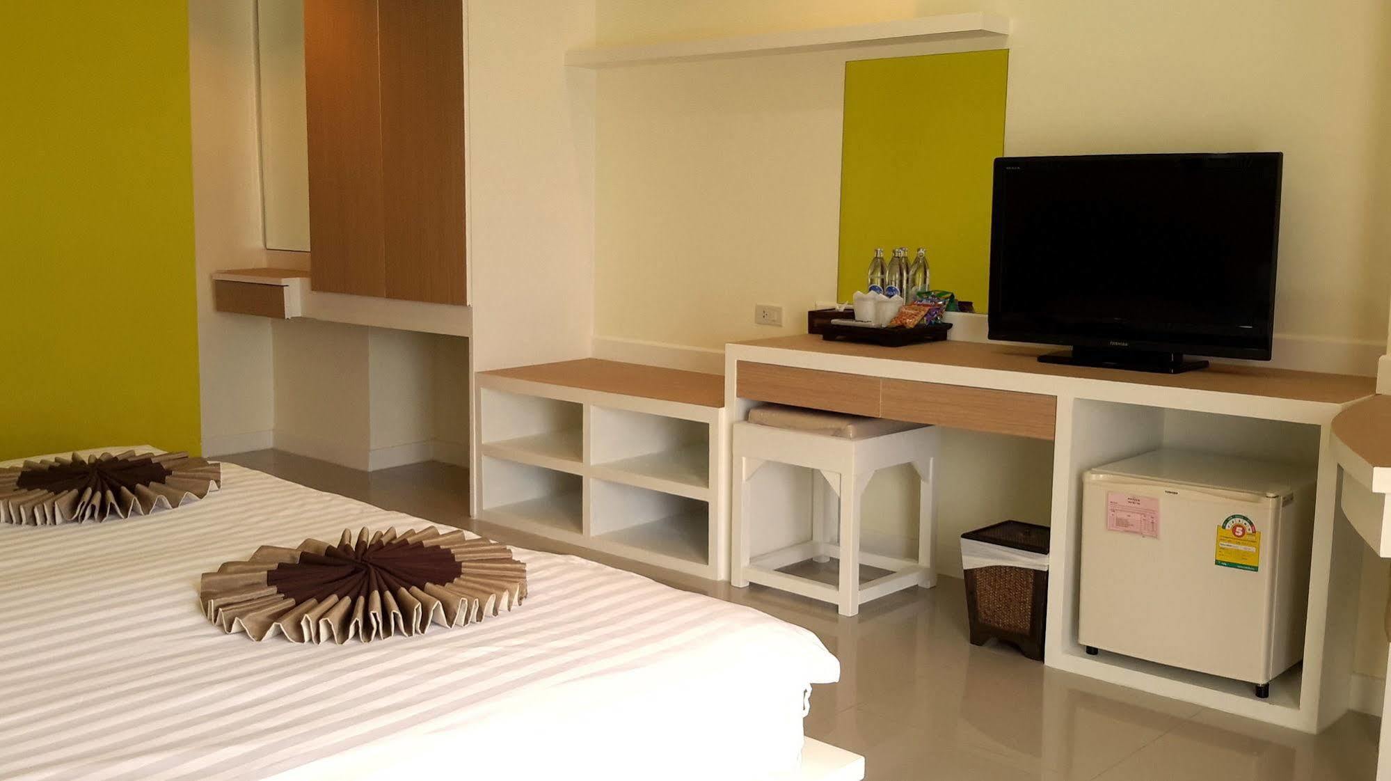 Malin Patong Hotel Exterior foto